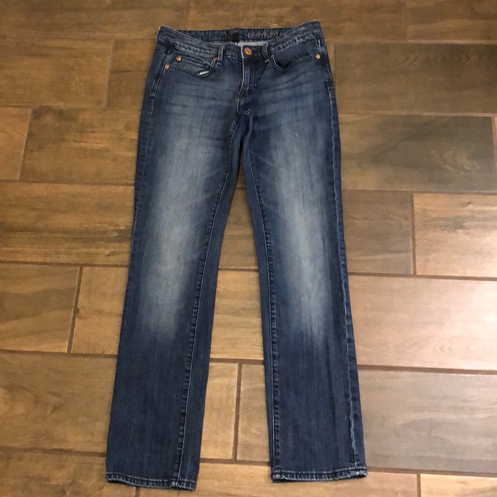 GAP Women’s Premium Straight leg stretch distressed jeans